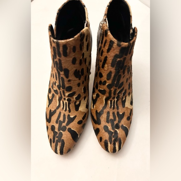 Vince Camuto Animal Print Calf Hair Booties NEW - Picture 7 of 7